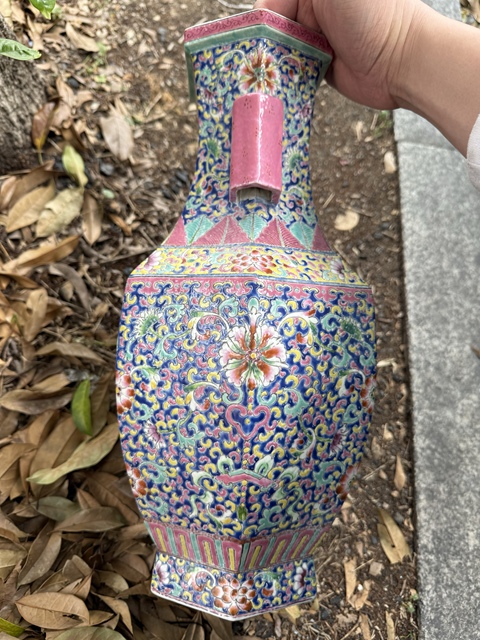 古玩陶瓷粉彩花卉紋貫耳瓶拍賣(mài)，當(dāng)前價(jià)格4888元