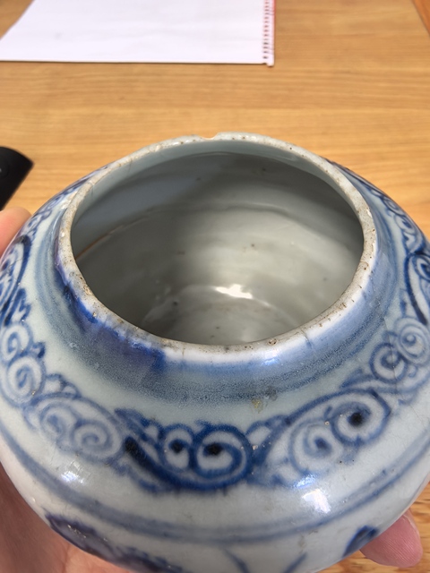 古玩陶瓷明中期.青花荷塘花卉紋圍棋罐拍賣，當(dāng)前價(jià)格5980元