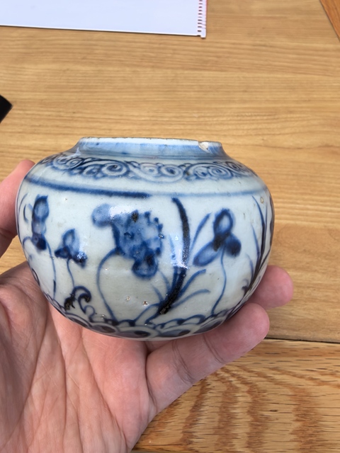 古玩陶瓷明中期.青花荷塘花卉紋圍棋罐拍賣，當(dāng)前價(jià)格5980元