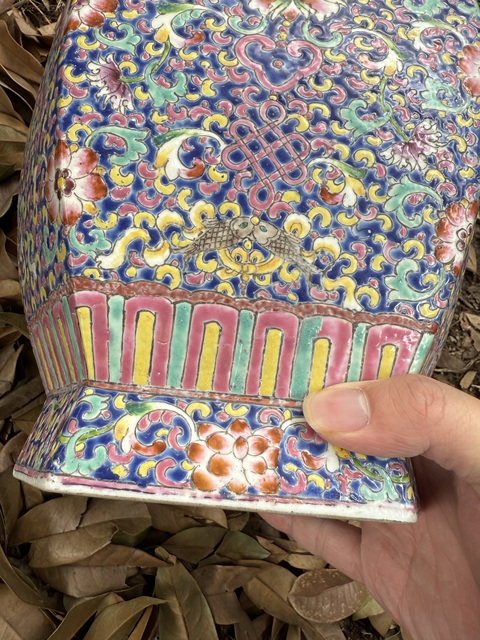 古玩陶瓷粉彩花卉紋貫耳瓶拍賣(mài)，當(dāng)前價(jià)格4888元