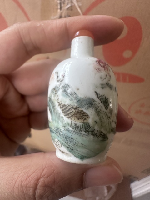 古玩陶瓷粉彩生肖圖鼻煙壺拍賣，當前價格3500元