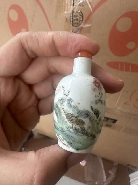 古玩陶瓷粉彩生肖圖鼻煙壺拍賣，當前價格3500元