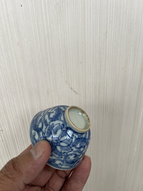 古玩陶瓷青花淡描花卉紋杯真品鑒賞圖
