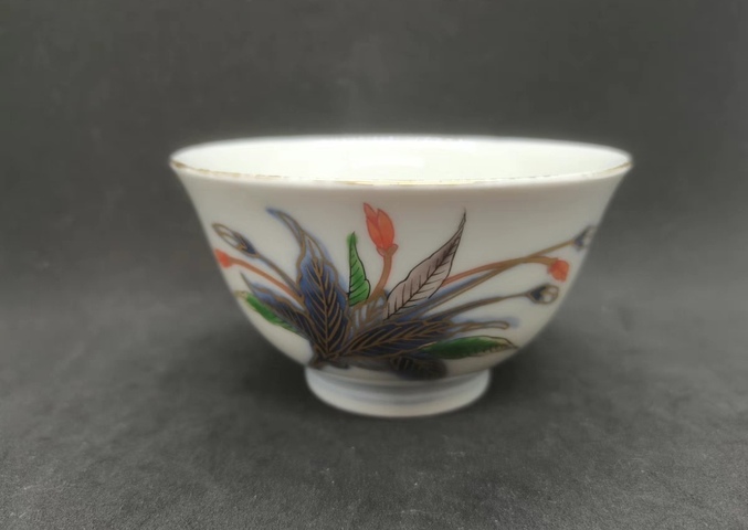 古玩陶瓷花卉紋斗彩杯真品鑒賞圖