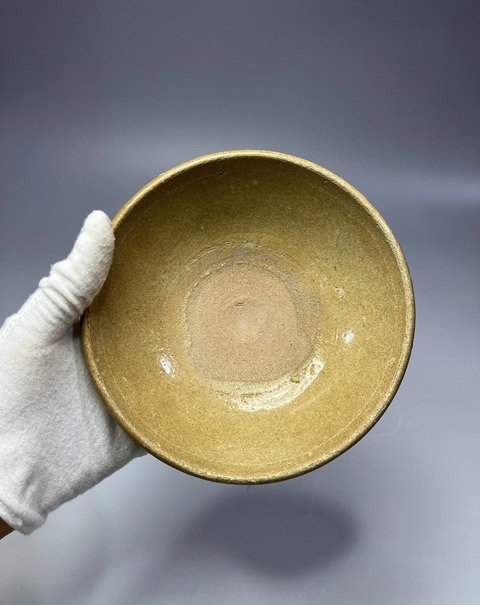 古玩陶瓷元代-龍泉窯黃釉碗拍賣(mài)，當(dāng)前價(jià)格588元
