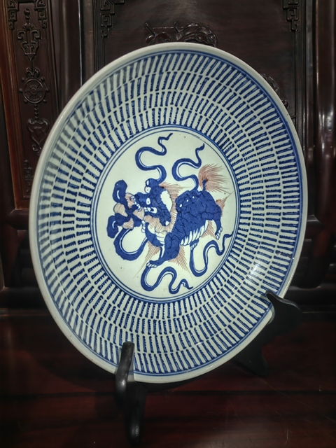 古玩陶瓷雍正青花釉里紅獅子滾繡球大盤拍賣，當前價格23000元