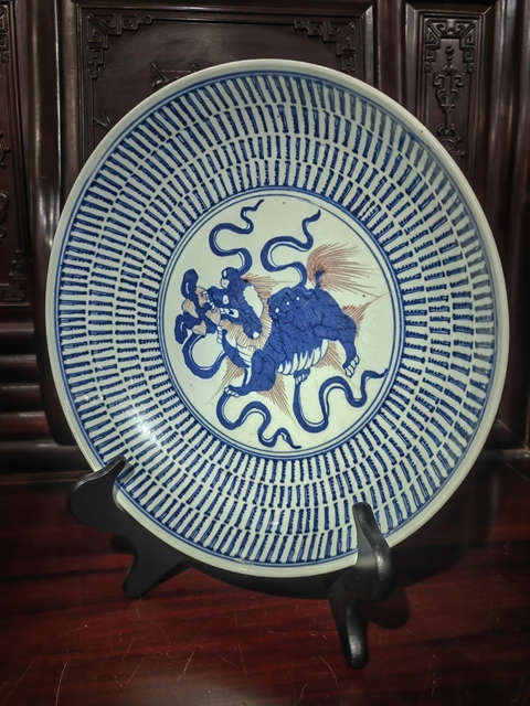 古玩陶瓷雍正青花釉里紅獅子滾繡球大盤拍賣，當前價格23000元