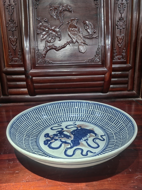 古玩陶瓷雍正青花釉里紅獅子滾繡球大盤拍賣，當前價格23000元