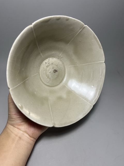 古玩陶瓷宋代·青釉葵口碗真品鑒賞圖