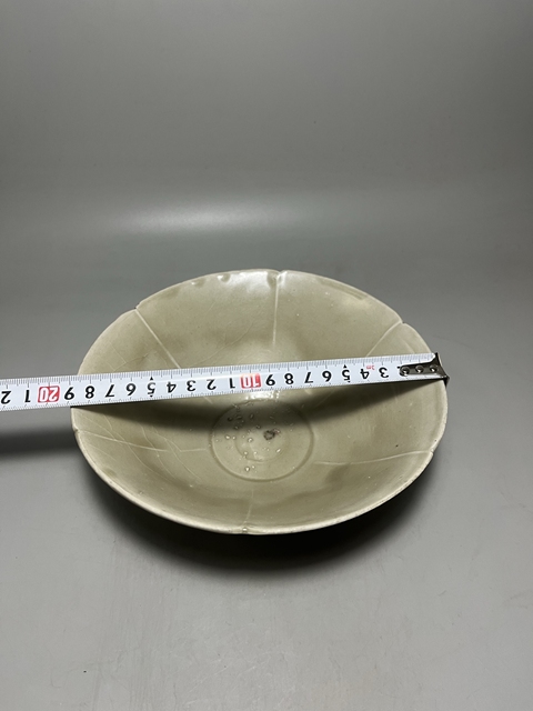 古玩陶瓷宋代·青釉葵口碗真品鑒賞圖