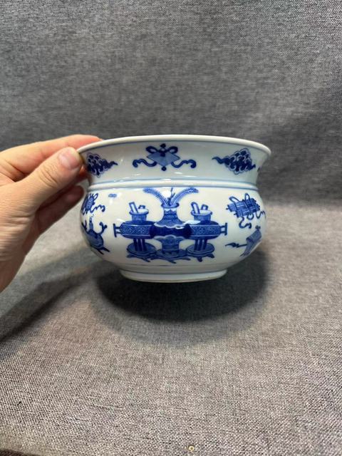 古玩陶瓷康熙青花博古紋羅漢爐拍賣,當(dāng)前價(jià)格28888元