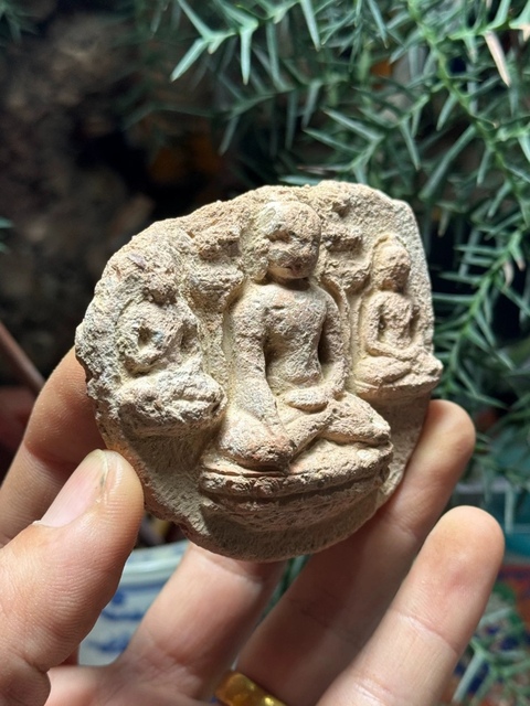 古玩雜項(xiàng)【佛教藝術(shù)】元代.三世佛擦擦 (強(qiáng)烈推薦)拍賣,當(dāng)前價格500元