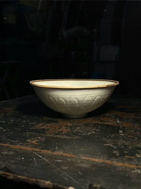 古玩陶瓷青白釉刻仰蓮紋碗真品鑒賞圖