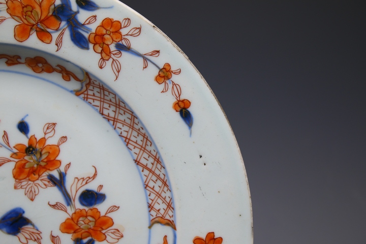 古玩陶瓷清康熙·青花礬紅描金洞石花卉紋盤真品鑒賞圖