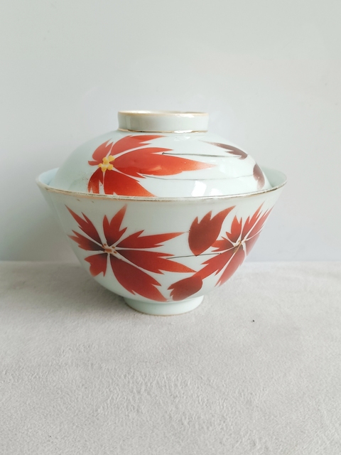 古玩陶瓷礬紅彩花卉紋蓋碗拍賣,當(dāng)前價格488元