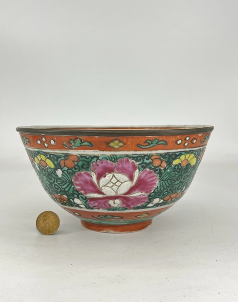 古玩陶瓷粉彩花卉紋茶碗真品鑒賞圖
