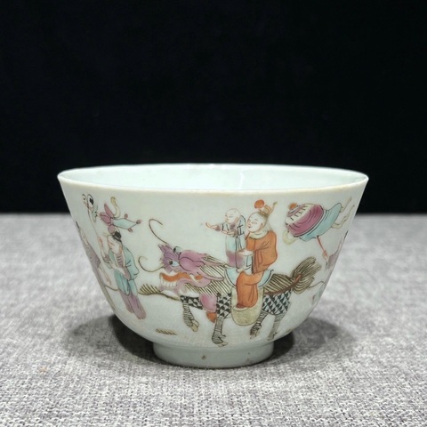 古玩陶瓷麒麟送子粉彩杯真品鑒賞圖