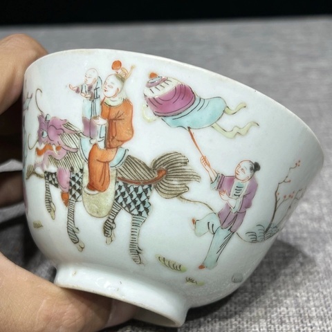 古玩陶瓷麒麟送子粉彩杯真品鑒賞圖