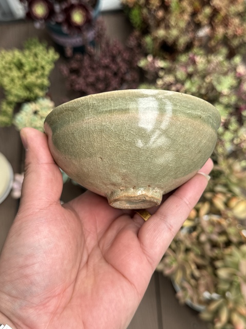 古玩陶瓷龍泉青瓷束口盞拍賣，當(dāng)前價(jià)格3600元