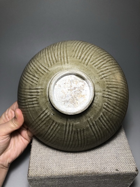 古玩陶瓷(宋代收藏級)青釉刻花紋大碗拍賣,當前價格0元