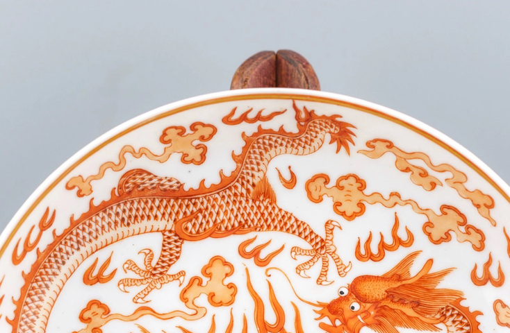 古玩陶瓷礬紅雙龍盤真品鑒賞圖