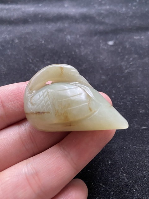 古玩玉器（放漏）幾十年和田玉雕“回首鵝”把件拍賣，當前價格888元