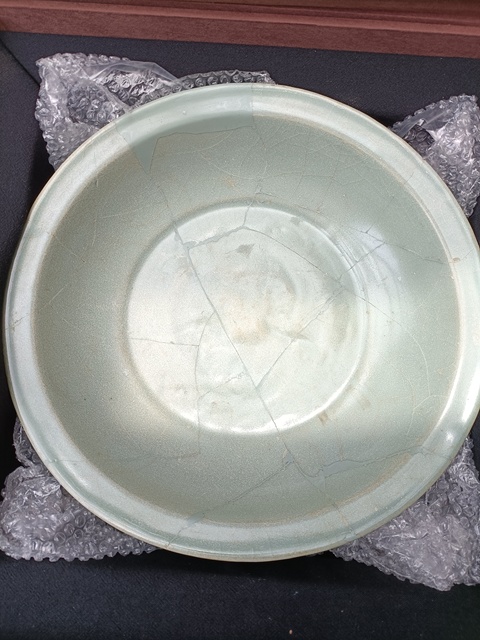 古玩陶瓷龍泉青瓷折沿盤真品鑒賞圖