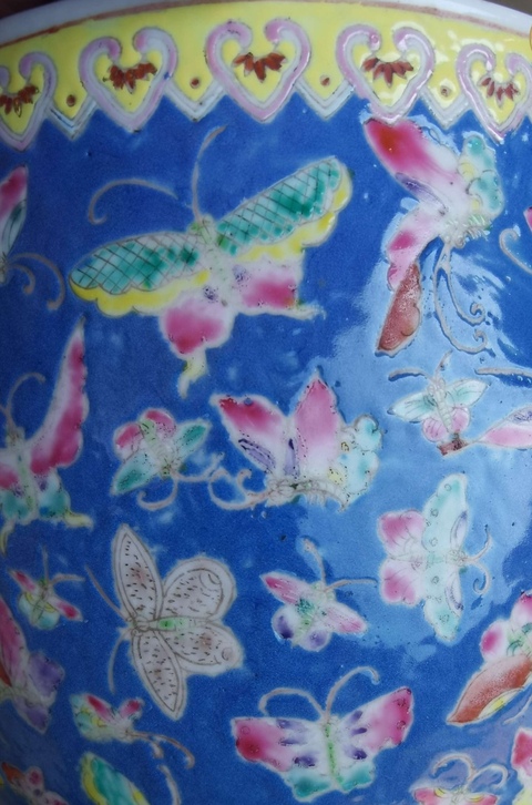 古玩陶瓷粉彩百蝶圖卷缸真品鑒賞圖