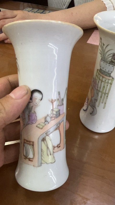 古玩字畫淺降彩仕女人物花觚一對拍賣，當前價格6000元