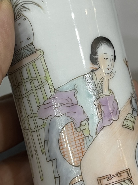 古玩字畫淺降彩仕女人物花觚一對拍賣，當前價格6000元