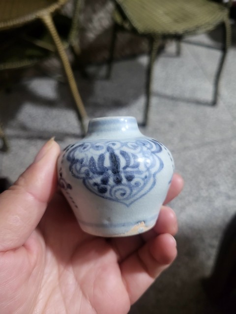 古玩陶瓷青花花卉紋罐真品鑒賞圖