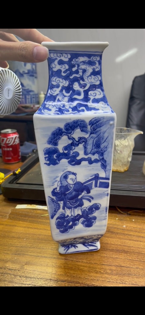 古玩陶瓷青花人物故事碗菱形瓶真品鑒賞圖