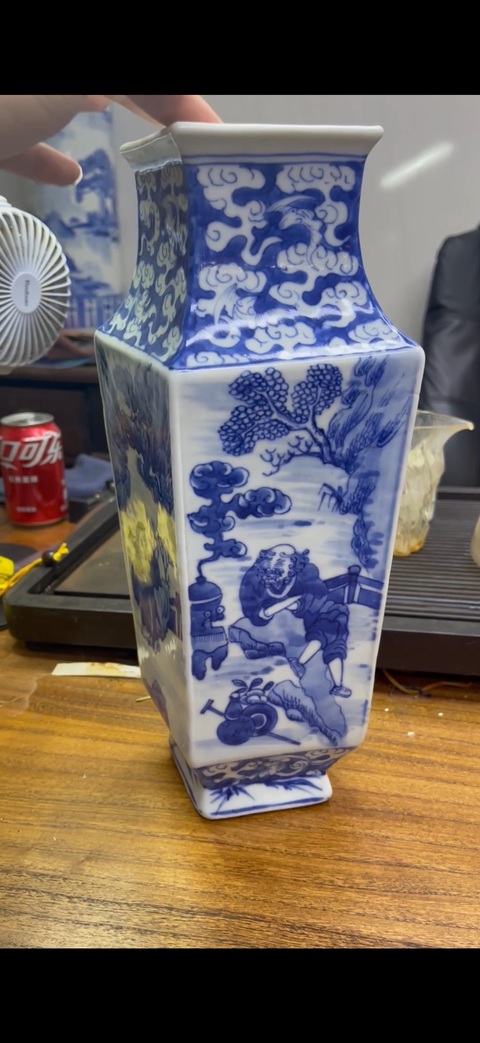 古玩陶瓷青花人物故事碗菱形瓶真品鑒賞圖