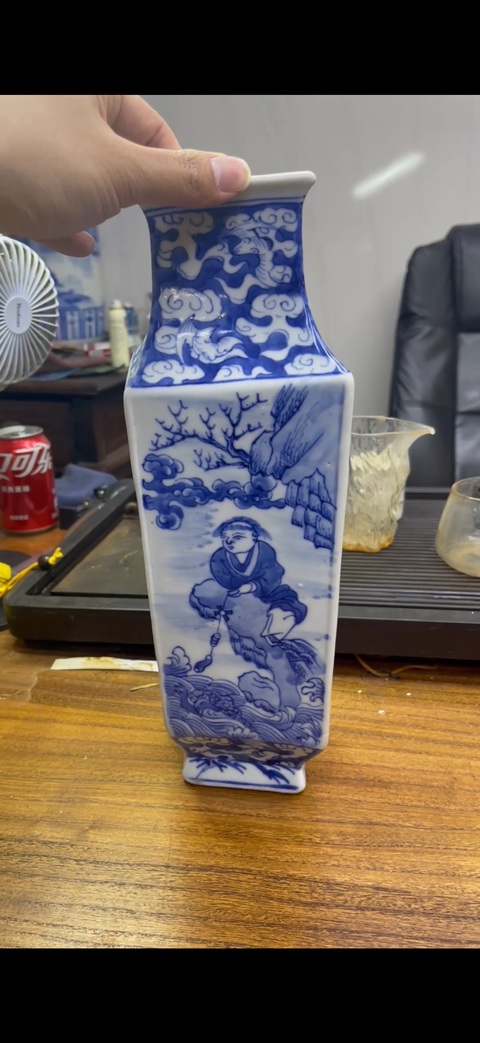 古玩陶瓷青花人物故事碗菱形瓶真品鑒賞圖