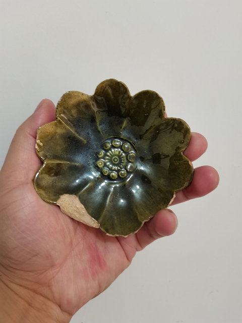 古玩陶瓷南宋?吉州窯綠釉花瓣口碟拍賣，當(dāng)前價(jià)格3000元