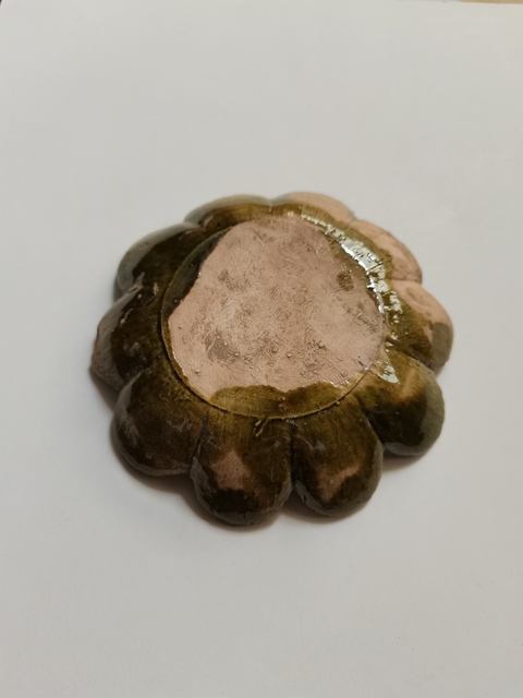 古玩陶瓷南宋?吉州窯綠釉花瓣口碟拍賣，當(dāng)前價(jià)格3000元