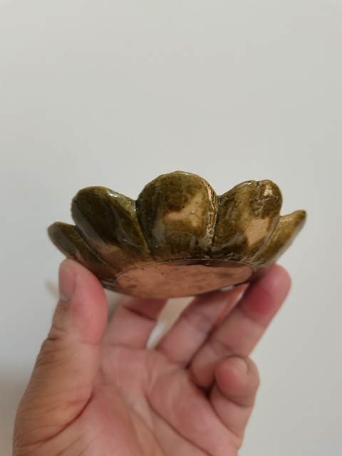 古玩陶瓷南宋?吉州窯綠釉花瓣口碟拍賣，當(dāng)前價(jià)格3000元