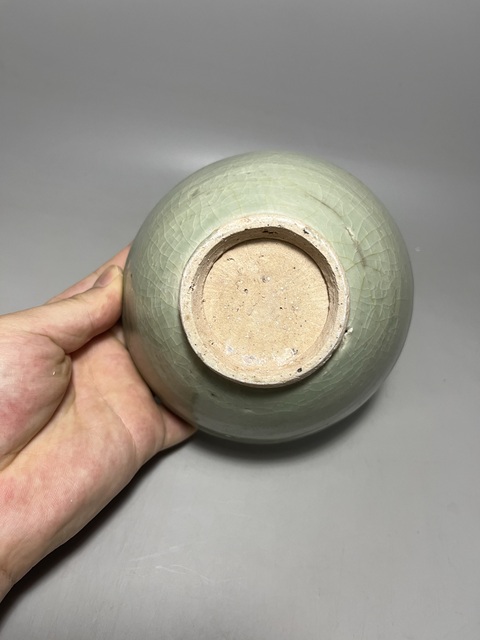 古玩陶瓷龍泉青瓷茶碗拍賣，當前價格0元