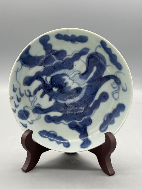 古玩陶瓷德化窯青花過墻龍紋盤真品鑒賞圖