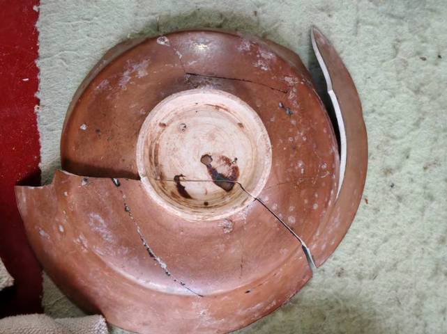 古玩陶瓷當陽峪窯醬色釉折腰芒口碗標本真品鑒賞圖