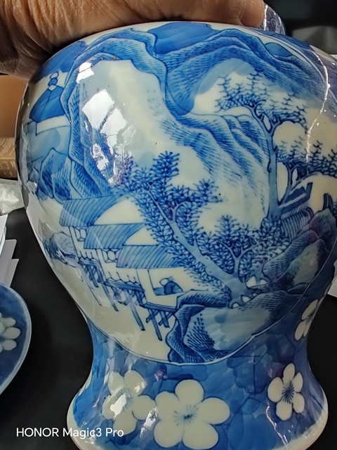 古玩陶瓷青花留白梅紋開光山水紋將軍罐真品鑒賞圖