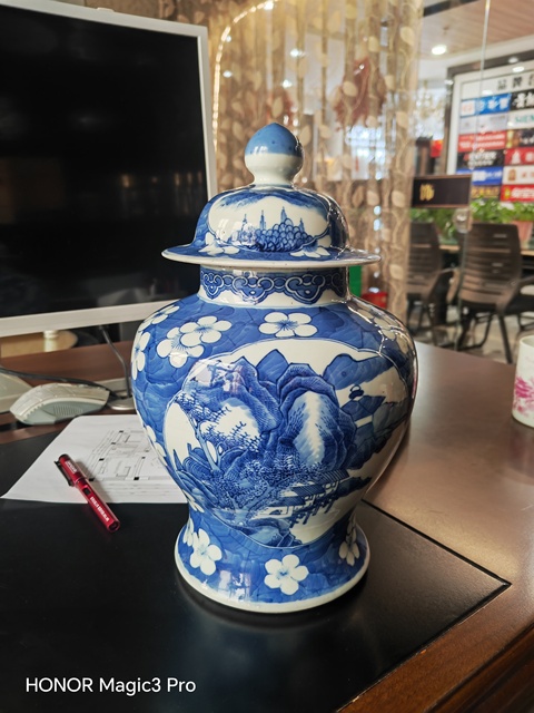 古玩陶瓷青花留白梅紋開光山水紋將軍罐真品鑒賞圖