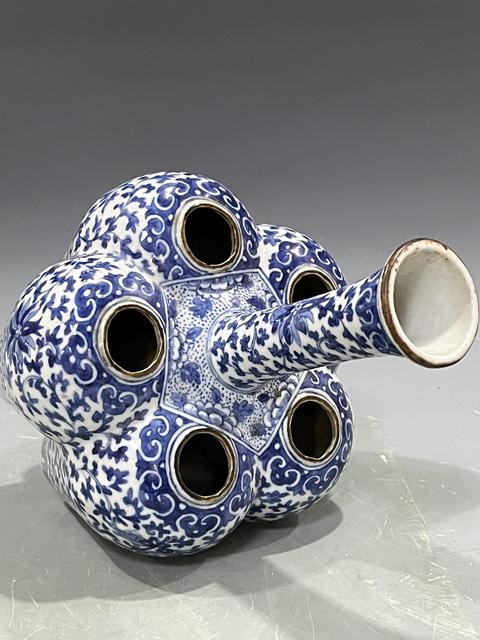 古玩陶瓷青花五孔花插真品鑒賞圖