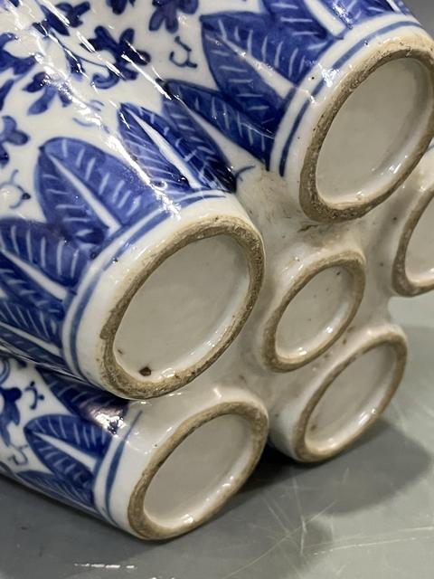 古玩陶瓷青花五孔花插真品鑒賞圖