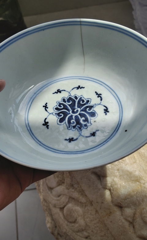 古玩陶瓷青花纏枝寶相花紋碗真品鑒賞圖