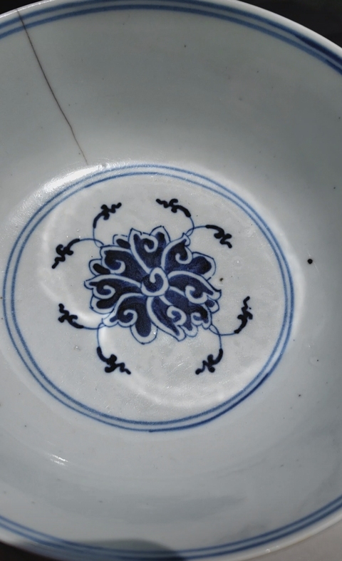 古玩陶瓷青花纏枝寶相花紋碗真品鑒賞圖