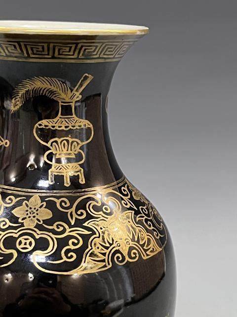 古玩陶瓷烏金釉描金觀音瓶真品鑒賞圖