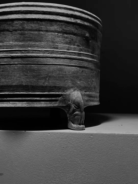 古玩陶瓷漢代·陶弦紋三足奩 真品鑒賞圖