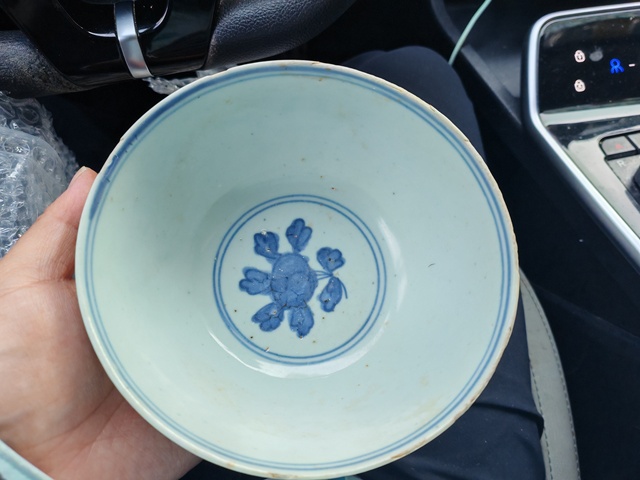 古玩陶瓷青花花卉紋碗真品鑒賞圖
