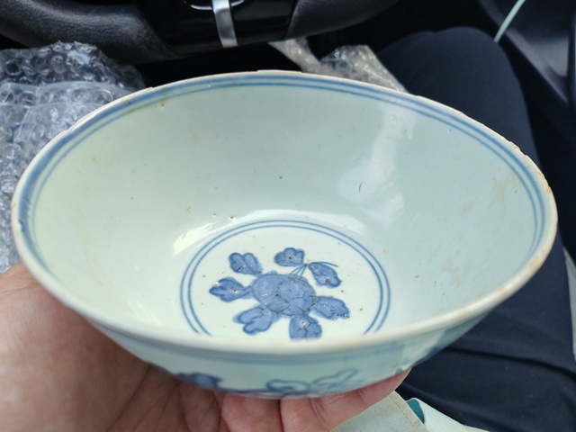 古玩陶瓷青花花卉紋碗真品鑒賞圖